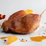 Disfruta de este manjar sencillo de hacer: confit de pato con peras