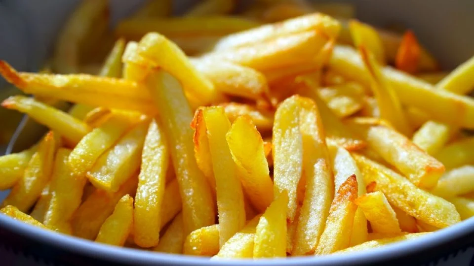 El método que utilizan los mejores chefs para conseguir unas patatas fritas crujientes