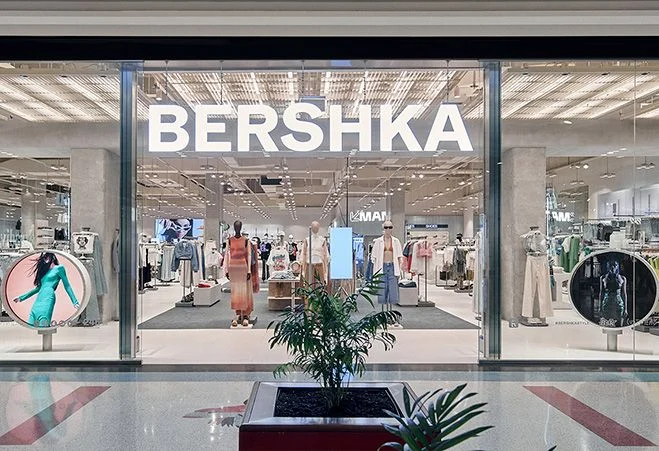 Las faldas midi de Bershka que llevan las influencers y famosas en otoño