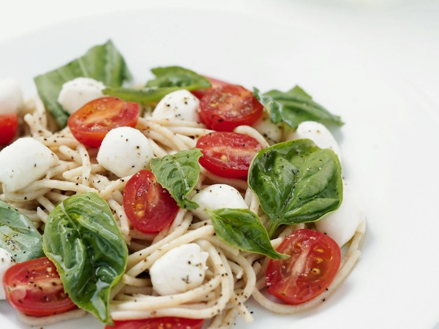 PERSONALIZA TU PASTA CON TOMATE Y MOZZARELLA