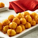 Irresistibles buñuelos de sémola y queso, una receta rápida al microondas