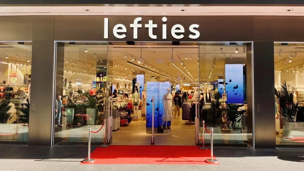 No es una gabardina, es el abrigo más elegante y calentito que puedes encontrar en Lefties por menos de 20 euros