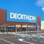 Decathlon tiene el chubasquero perfecto para las mujeres que odian salir con paraguas