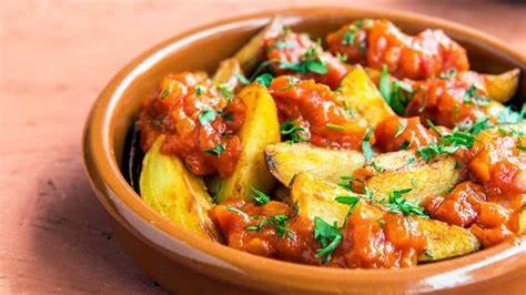 Recrea en casa las auténticas patatas bravas de barra