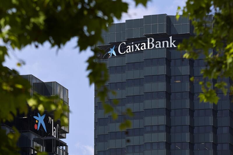 CaixaBank cae un 2,6% en la apertura bursátil tras presentar su nuevo plan estratégico para 2025-2027