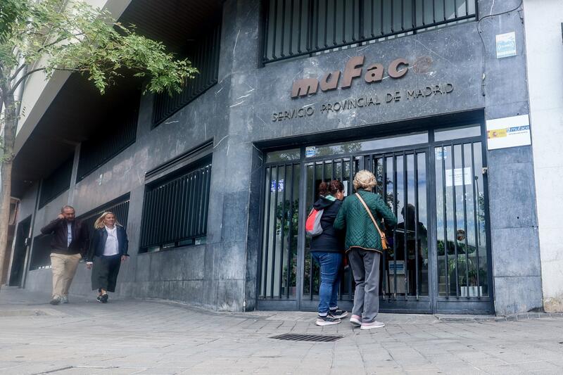 El Gobierno consulta al sector asegurador a qué precio concertaría con Muface