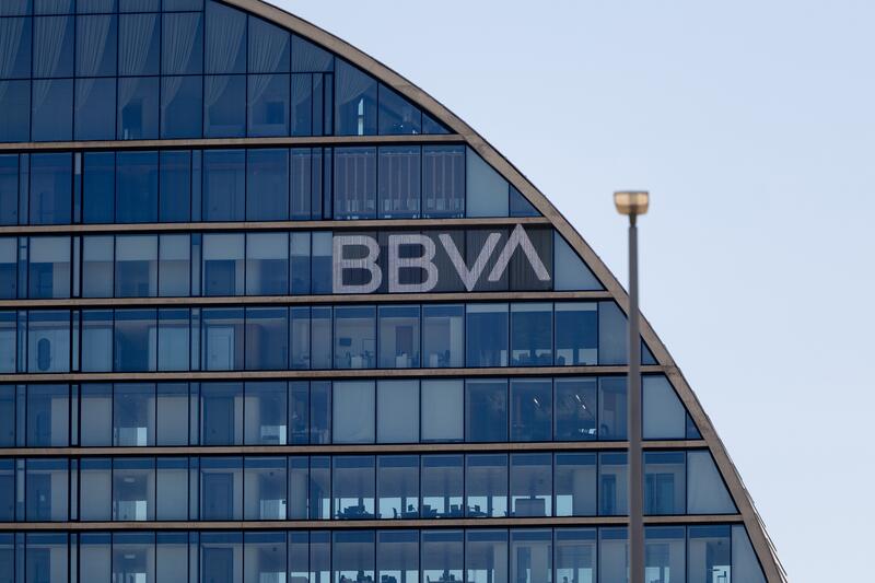 BBVA lanza una campaña dirigida a los accionistas de Sabadell para convencerles de la OPA