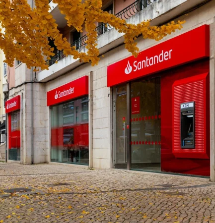 Banco Santander, BBVA, Deutsche Bank y Abanca se lanzan a por las nóminas de 2025