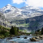 El valle de Ordesa, las montañas del fuego y otras 6 maravillas naturales de España para visitar en diciembre