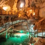 En un pueblo de España hay una cueva oculta sacada de un mundo de fantasía