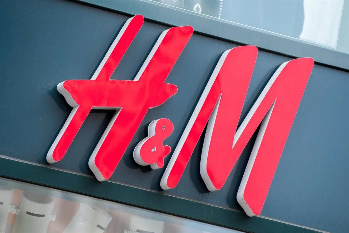 H&M tiene la bufanda efecto pelo más calentita para el invierno