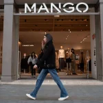 Mango lanza su blusa de satén: elegancia y versatilidad para cualquier ocasión