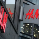 Súbete al tren de la moda con estos pantalones anchos de H&M