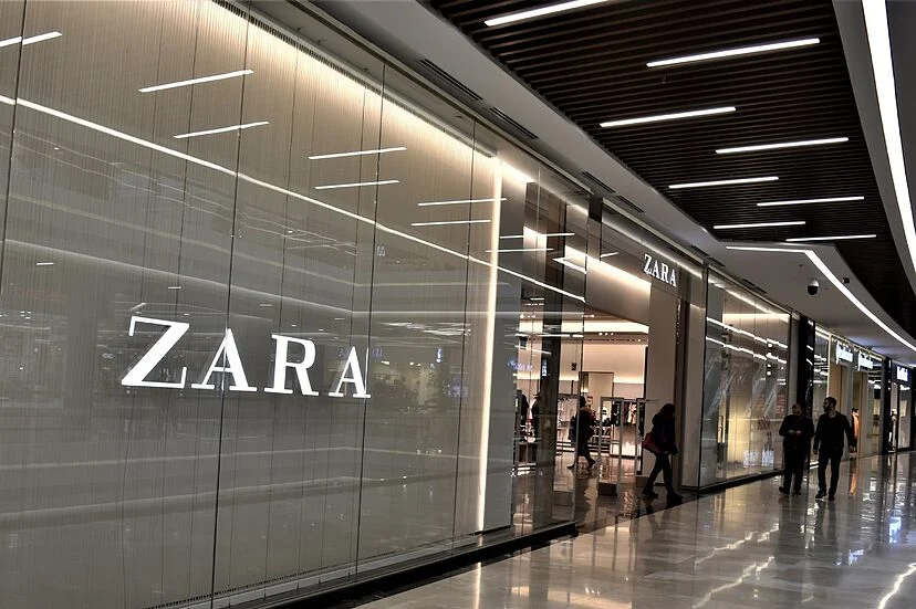 Los 5 cárdigans más recomendables de Zara para llevar con vaqueros y pantalones de vestir