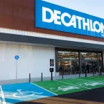 Te acordarás de no haber comprado el chubasquero de Decathlon más barato de Quechua para los días lluviosos