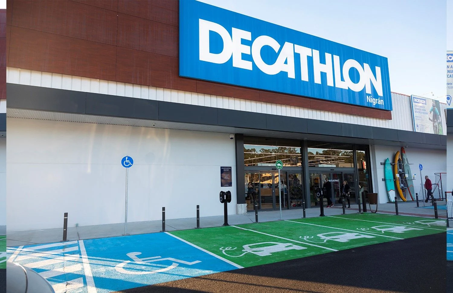 Te acordarás de no haber comprado el chubasquero de Decathlon más barato de Quechua para los días lluviosos