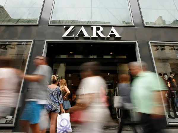 Colas en Zara por la bufanda de talla XXL que están llevando las famosas