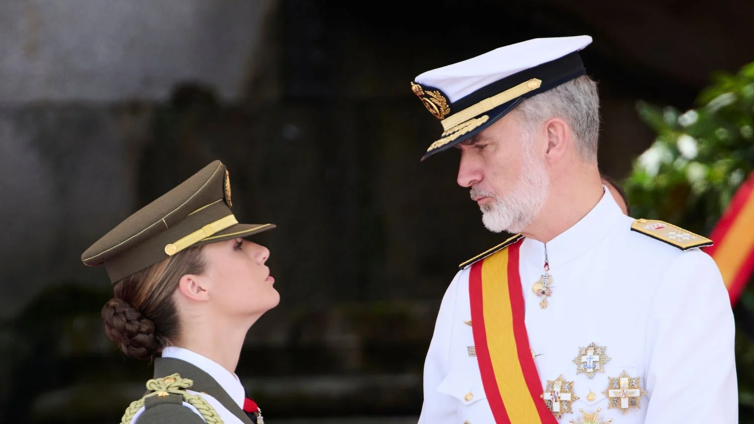 Felipe VI interviene para evitar la expulsión de Leonor en la Escuela Naval de Marín, o eso apuntan algunos medios