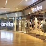 No te van a dejar de mirar con el vestido cut-out de Bershka ideal para fin de año