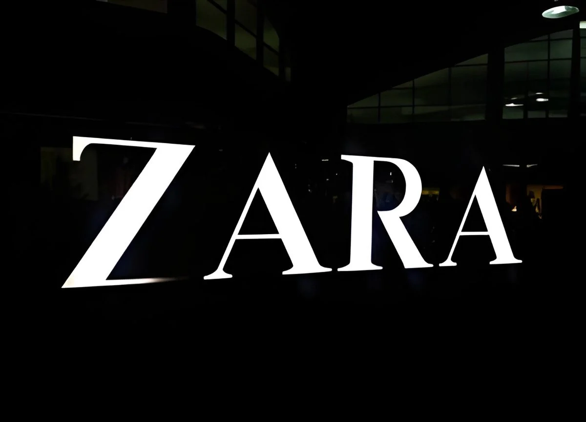 Zara vende a buen precio un abrigo tan elegante que parecerás una famosa