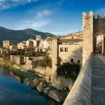 Besalú, el pueblo catalán famoso por su ambiente medieval