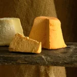 Bulnes, descubre dónde tomar el mejor queso de Cabrales en un entorno único