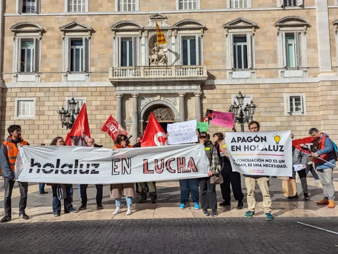 Concentracion plantilla holaluz plaça sant jaume