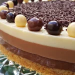 La irresistible tarta tres chocolates: receta fácil sin horno con cuajada o gelatina