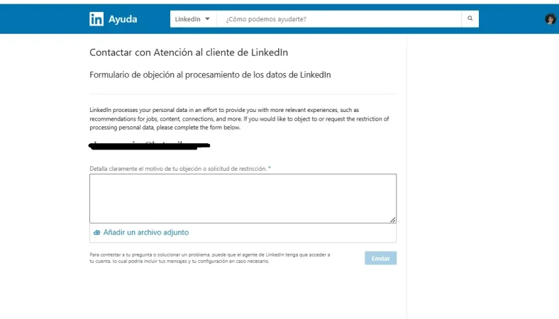 LinkedIn acusada de entrenar IA con datos y mensajes privados