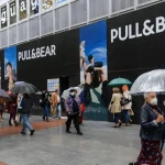 Pull&Bear ofrece sudaderas oversize perfectas para un look casual y cómodo