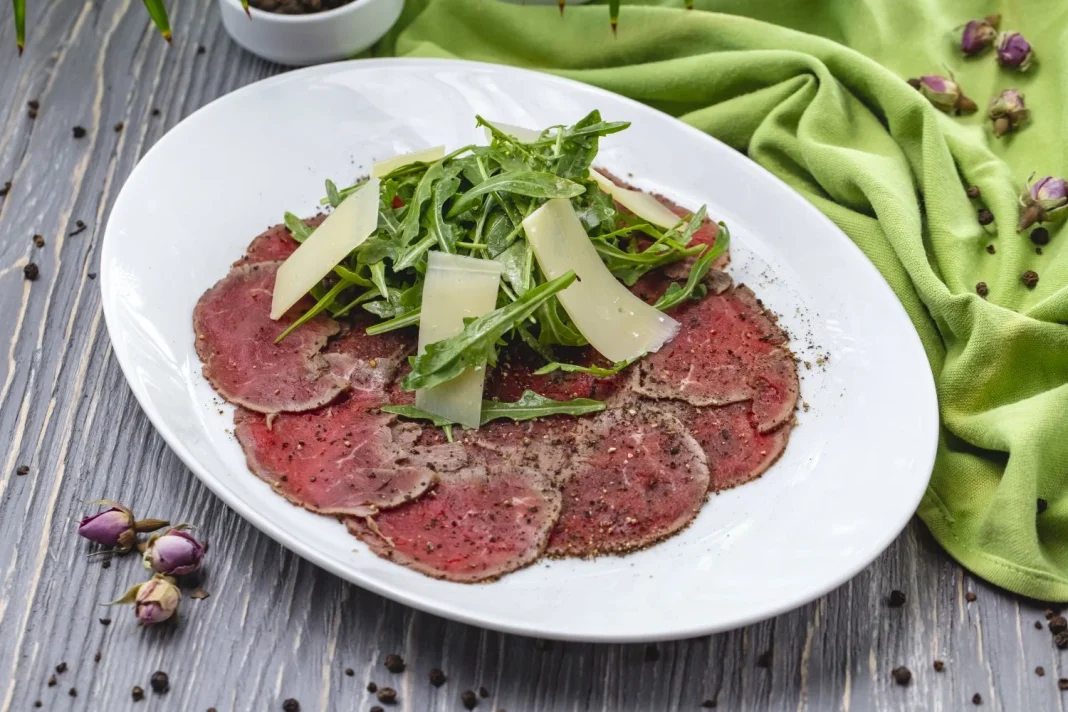 ¿Es peligroso comer carne cruda en carpaccio o steak tartar?