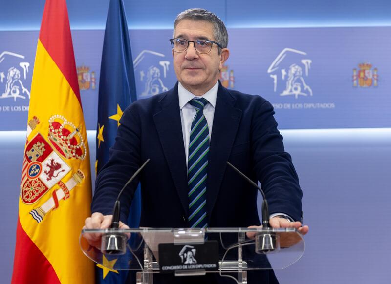 El PSOE aboga por aplicar el IRPF al SMI, destacando que su incremento ha dignificado el salario: «Más pedagogía y menos demagogia»