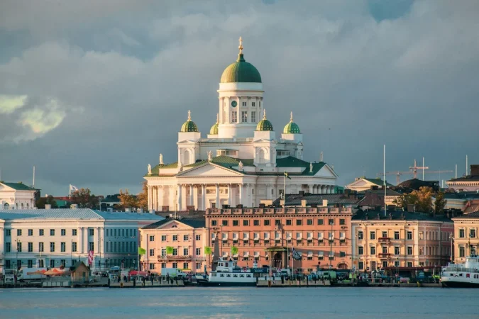 Catedral de Helsinki Nordica unsplash Merca2.es