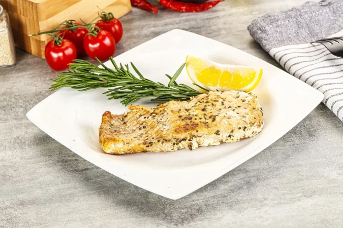 baked salmon fish served rosemary Merca2.es